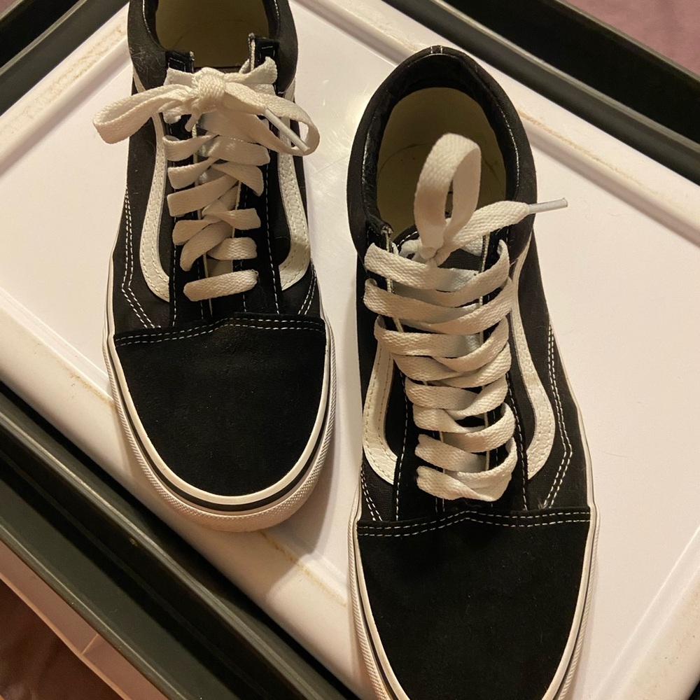 Vans Off The Wall Black and White Sneakers W-9.5 M-8 Worn once